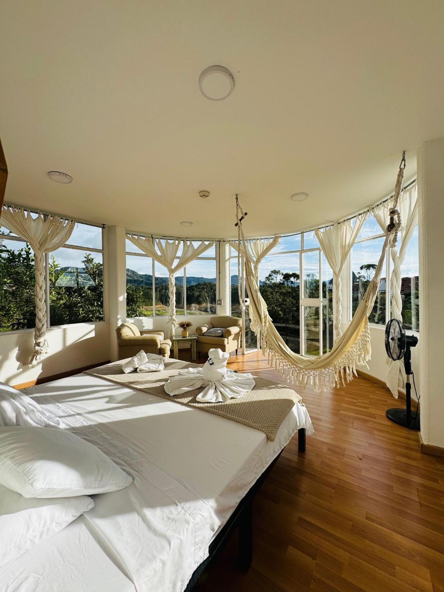 La Madriguera Hotel กัวตาเป ภายนอก รูปภาพ